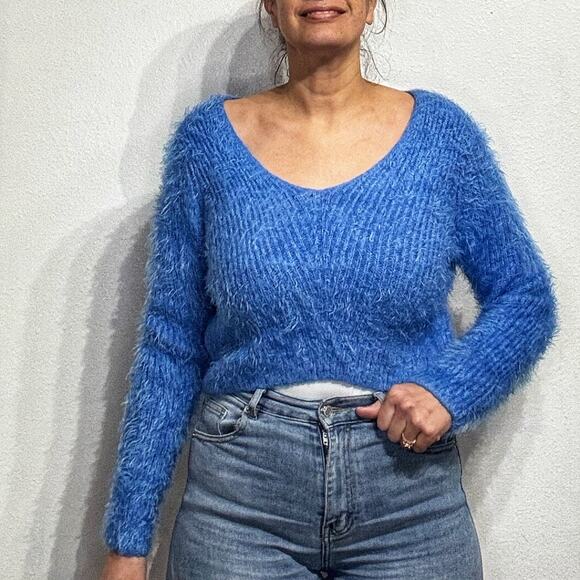 Divided H&M Blue Fuzzy V-Neck Crop Knit Sweater Sz M - Picture 1 of 11